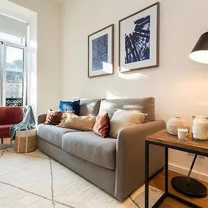 graceful-design-studio-with-romantic-view.hotels-lisbon-portugal.com/
