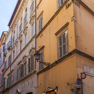 domus-lupae-live-in-the-heart-of-rome.it-romehotels.com/