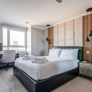 canary-wharf-retreat-with-free-secure-parking.brighton-hotels-england.com/